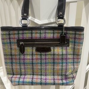 Coach unique plaid shoulder bag, great for fall! 🍁